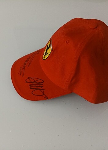 Ferrari Orijinal İmzalı Ferrari Şapkası (Leclerc Ve Vettel) 