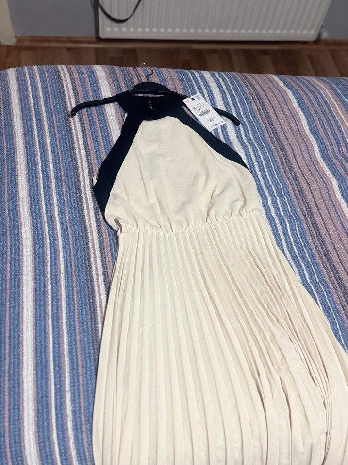 Beyaz Pilili Uzun Askılı Elbise - Görsel 3