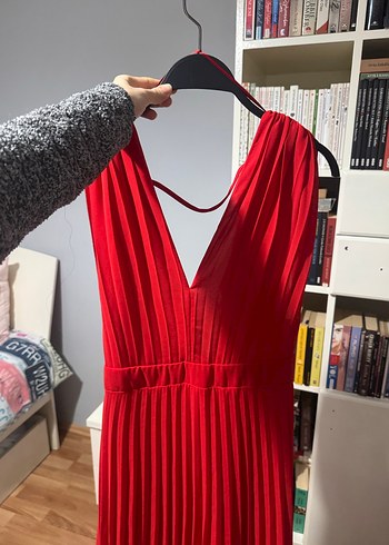 Zara Kırmızı Pilili V Yaka Uzun Abiye Elbise - Görsel 5