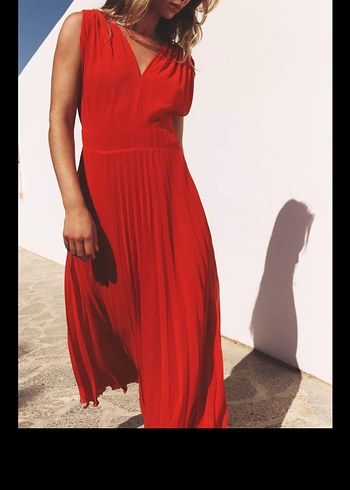 Zara Kırmızı Pilili V Yaka Uzun Abiye Elbise - Görsel 3