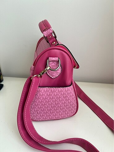 Michael Kors Mıchael Kors çanta , pembe , askısı vardır istendiği zaman askı 