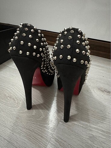 Shoe Tek Zımbalı topuklu ayakkabı