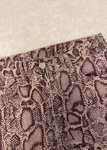 Kahverengi Yılan Desenli Mini Etek - Görsel 2