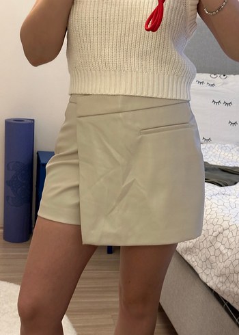 Bej Mini Deri Görünümlü Şort - Görsel 7