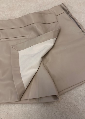 Bej Mini Deri Görünümlü Şort - Görsel 3