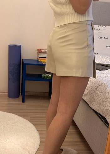 Bej Mini Deri Görünümlü Şort - Görsel 8
