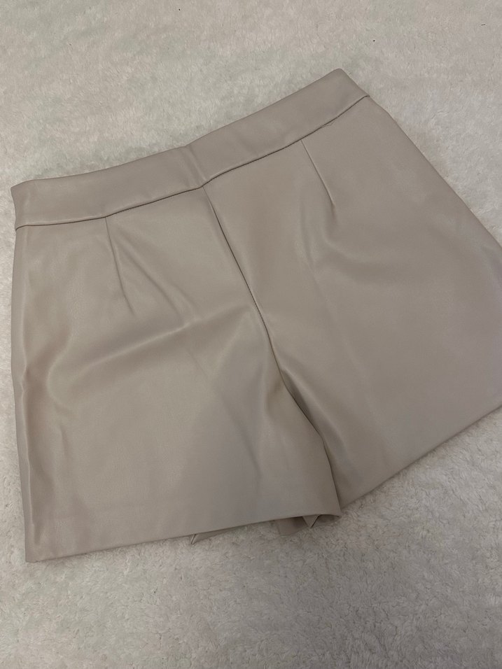 Bej Mini Deri Görünümlü Şort - Görsel 4