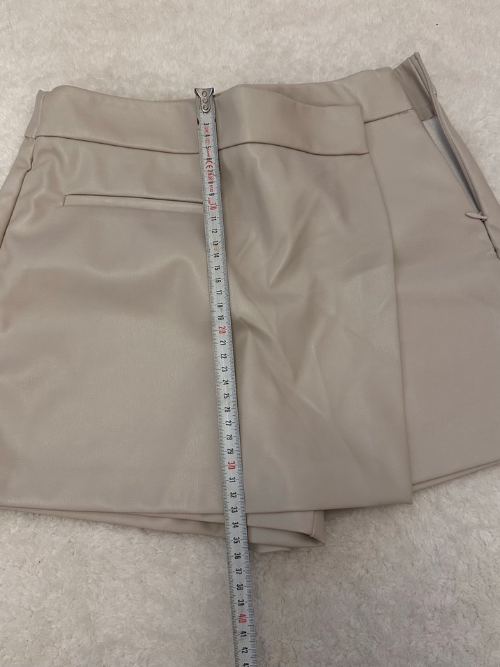 Bej Mini Deri Görünümlü Şort - Görsel 5