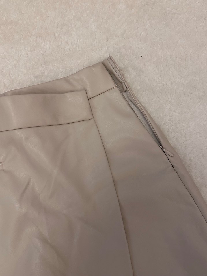 Bej Mini Deri Görünümlü Şort - Görsel 2