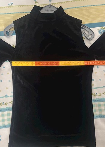 s Beden siyah Renk Omuzları pencere detaylı kadife bluz