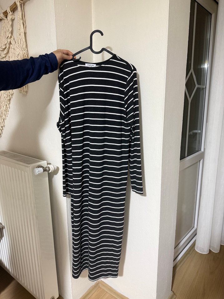 Uzun Kollu Siyah Çizgili Triko Elbise - Görsel 2