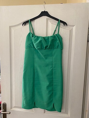 m Beden Yeşil Esnek Yırtmaç Detay İp Askılı Kısa Elbise
