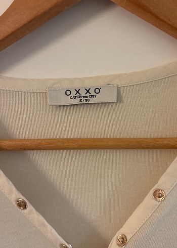 Bej V Yaka Düğmeli Kadın Bluz - Görsel 2