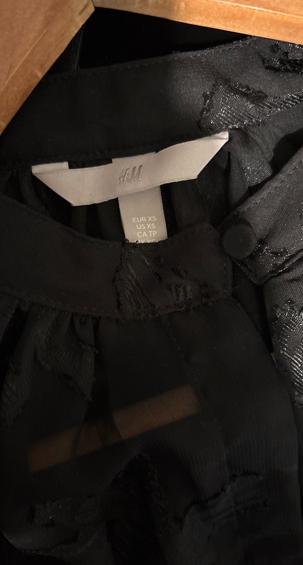 Nakışlı Siyah Gotik Yüksek Yakalı Bluz - Görsel 2