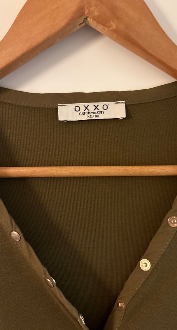 Kadın Haki Düğmeli V Yaka Uzun Kollu Bluz - Görsel 2