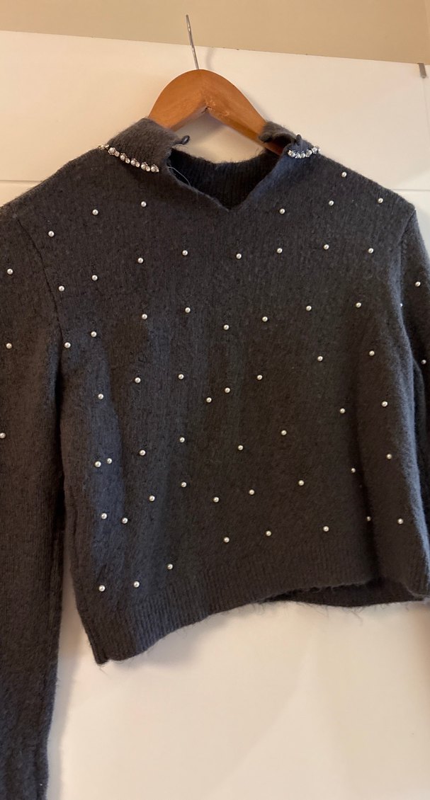 İnci İşlemeli Gri Yüksek Yakalı Triko Kazak - Görsel 3