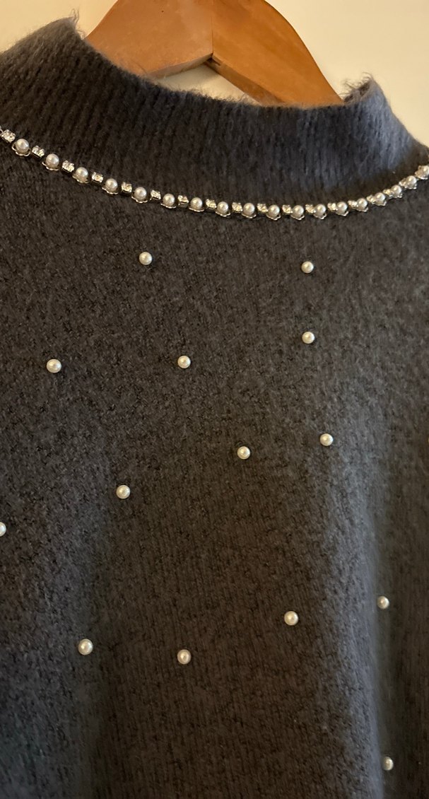 İnci İşlemeli Gri Yüksek Yakalı Triko Kazak - Görsel 2