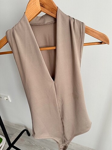 V yaka çıtçıtlı body