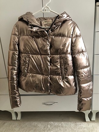 Parlak şişme mont