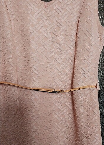 Pembe elbise