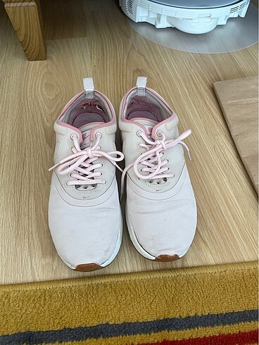 Hafif deformeli nike