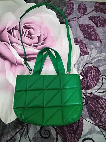 Diğer zümrüt yeşili çanta
