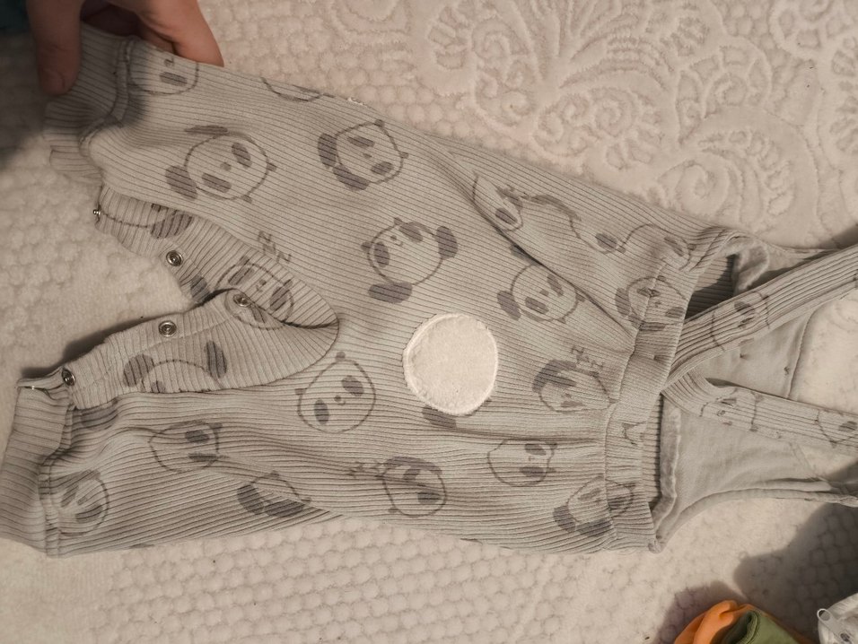 Kapüşonlu, uzun kollu gri örme bebek tulumu - Görsel 3