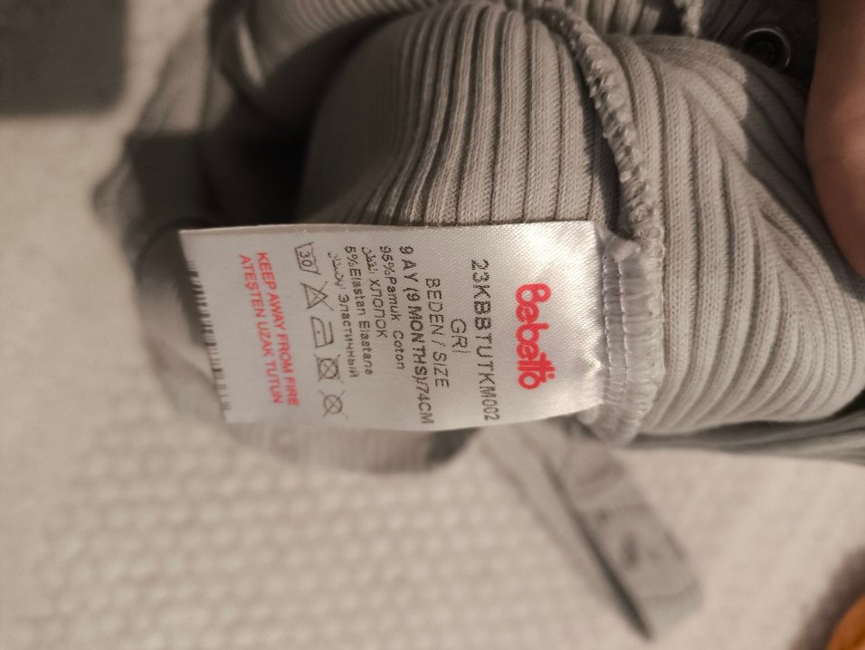 Kapüşonlu, uzun kollu gri örme bebek tulumu - Görsel 2