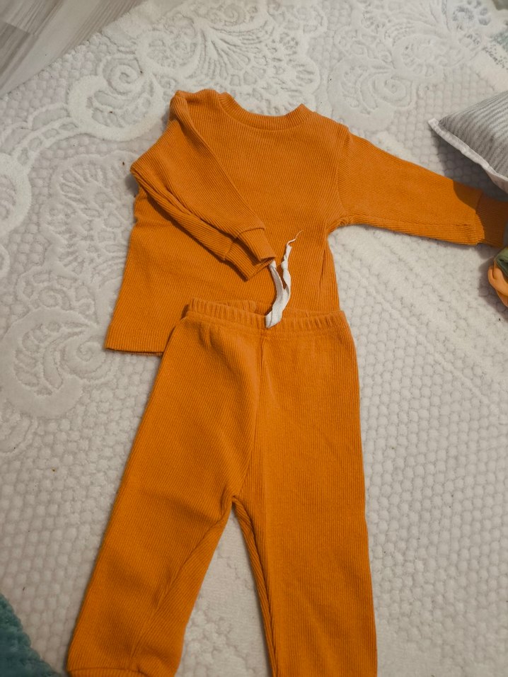 Turuncu Örgü Bebek Takımı Uzun Kollu - Görsel 3