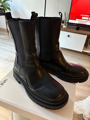 Nine West Bot