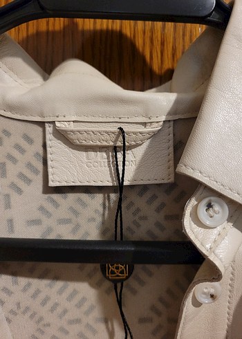 Desa Kadın Beyaz Lazer Kesimli Geometrik Desenli Deri Gömlek - Görsel 3