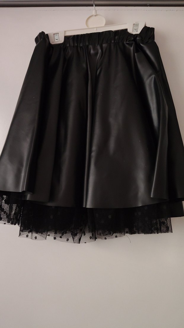 Siyah Deri Fırfırlı Kız Eteği - Görsel 2