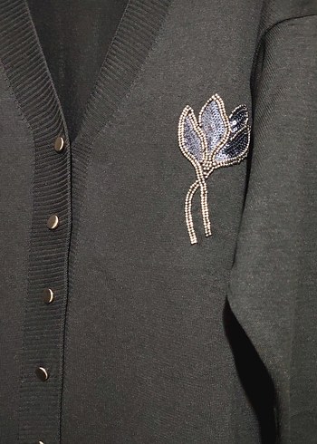 Düğmeli Siyah Nakışlı Uzun Kadın triko hırka - Görsel 2