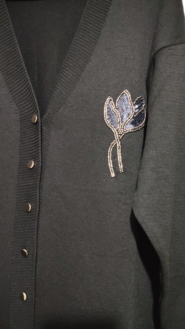 Düğmeli Siyah Nakışlı Uzun Kadın triko hırka - Görsel 2