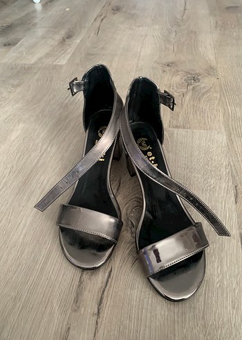 Bej Deri Yılan Desenli Tokalı Topuklu Kadın Ayakkabı - Görsel 2