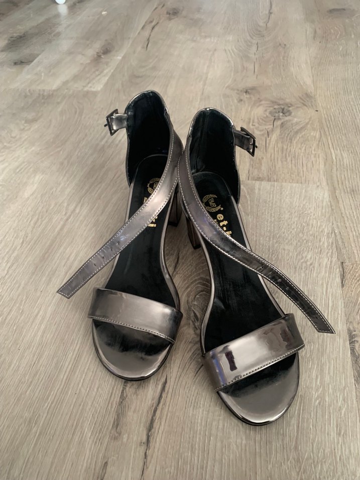 Bej Deri Yılan Desenli Tokalı Topuklu Kadın Ayakkabı - Görsel 2