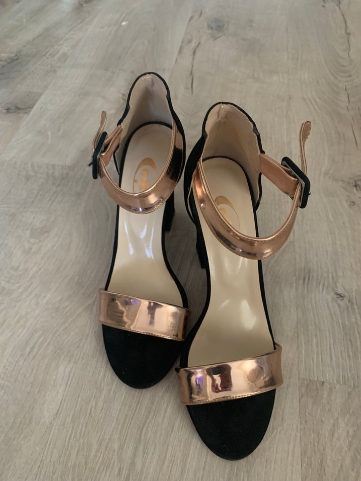 Parlak Altın Renkli Yılan Desenli İnce Topuklu - Görsel 3