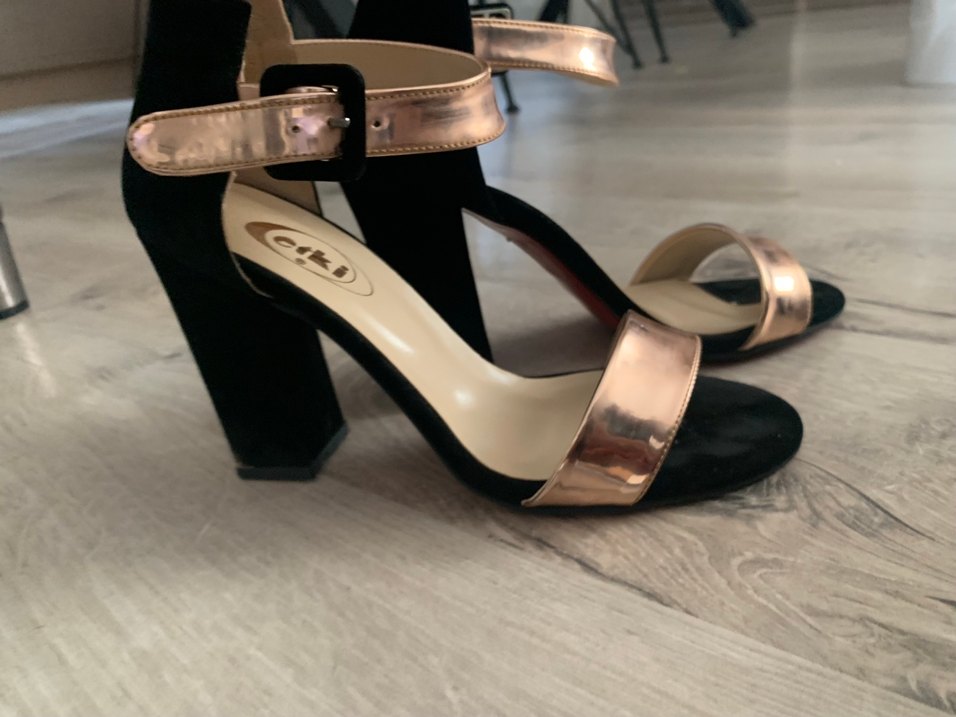 Parlak Altın Renkli Yılan Desenli İnce Topuklu - Görsel 2