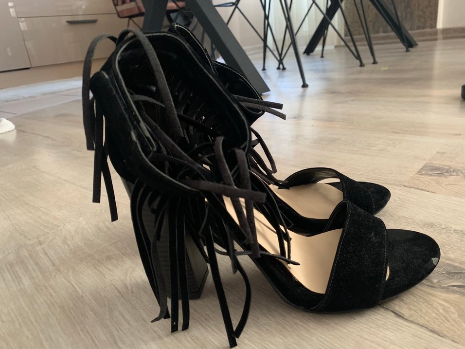 Siyah Süet Püsküllü Kalın Topuklu Kadın Ayakkabı - Görsel 2