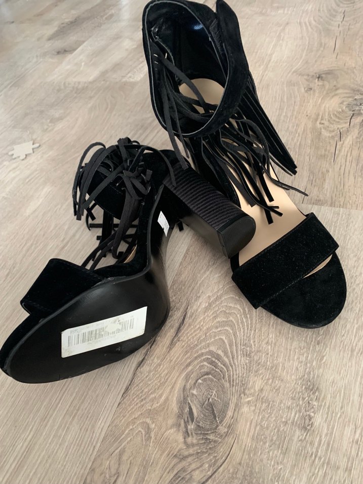 Siyah Süet Püsküllü Kalın Topuklu Kadın Ayakkabı - Görsel 3