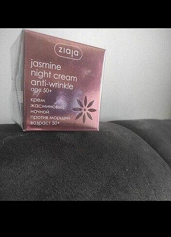Ziaja Jasmine gece kırışıklık kremi 