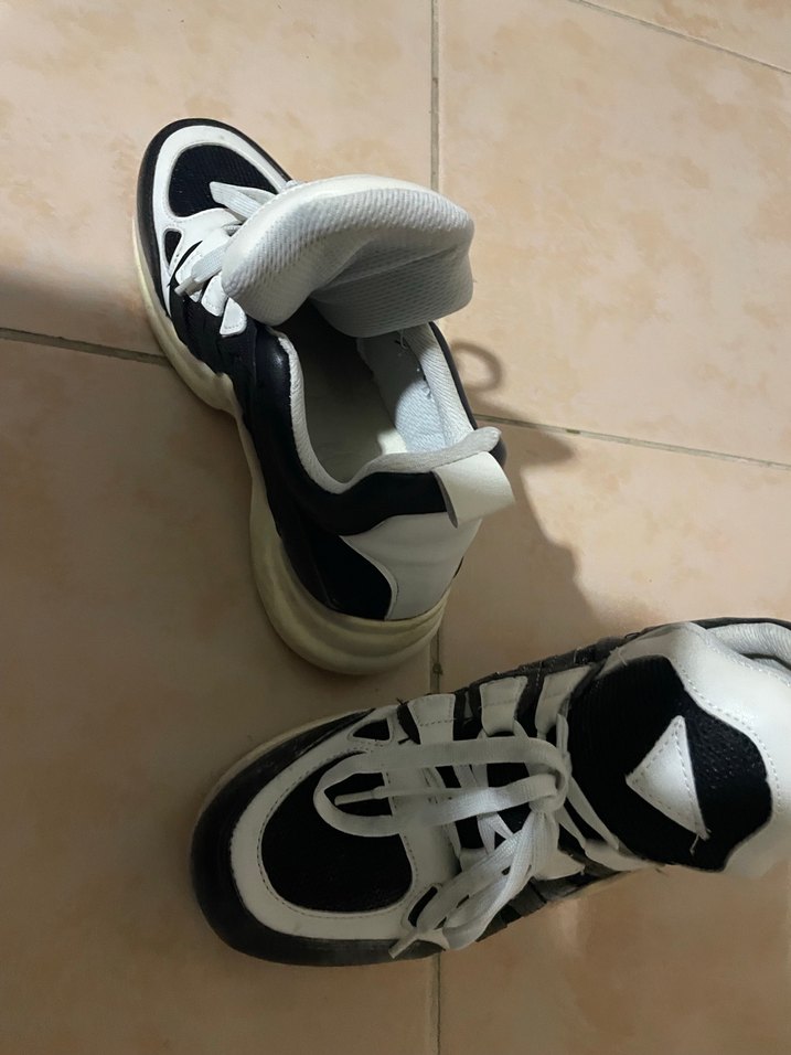 Kadın Beyaz Siyah Bağcıklı Dolgu Topuk Spor Ayakkabı - Görsel 3