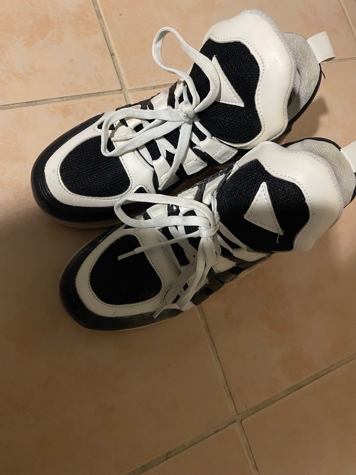 Kadın Beyaz Siyah Bağcıklı Dolgu Topuk Spor Ayakkabı - Görsel 2