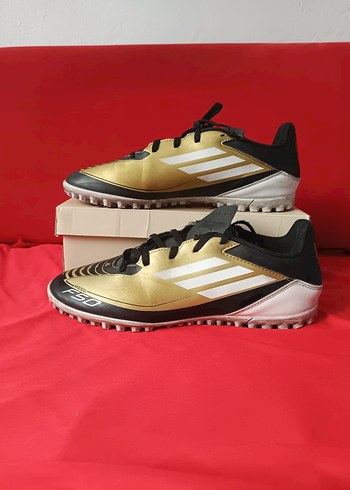 Adidas halısaha
