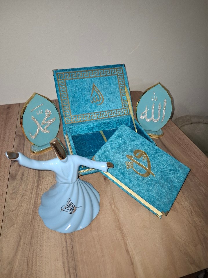 Mavi Kapaklı Dini Kitap ve Sufi Figürü - Görsel 3
