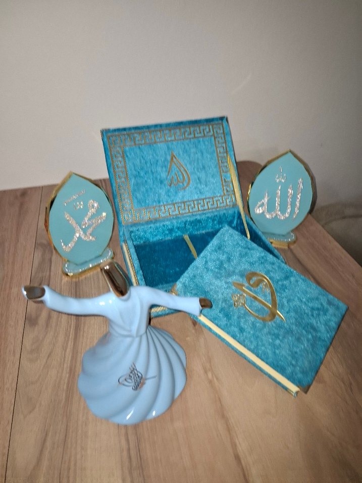 Mavi Kapaklı Dini Kitap ve Sufi Figürü - Görsel 2