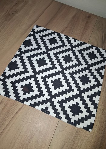 Gri Desenli Kare Yastık Kılıfı - Görsel 3