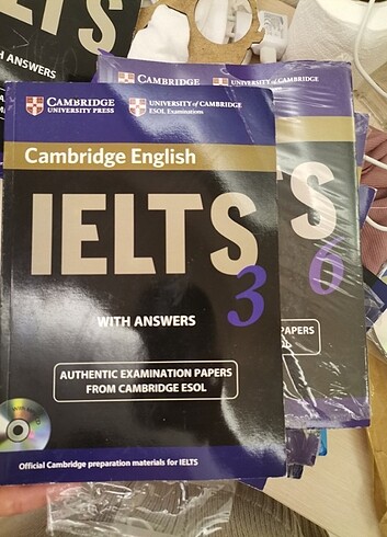  ielts icin hazirlik kitaplari 1 ve 2 nin posetini actim digerler