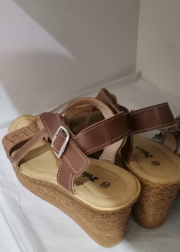 38 Beden Kahverengi Deri Dolgu Topuklu Kadın Sandalet