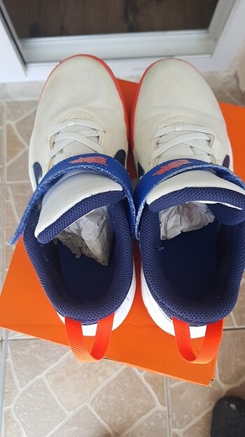 34 Beden beyaz Renk Orjinal.nike erkek çocuk spor ayakkabı